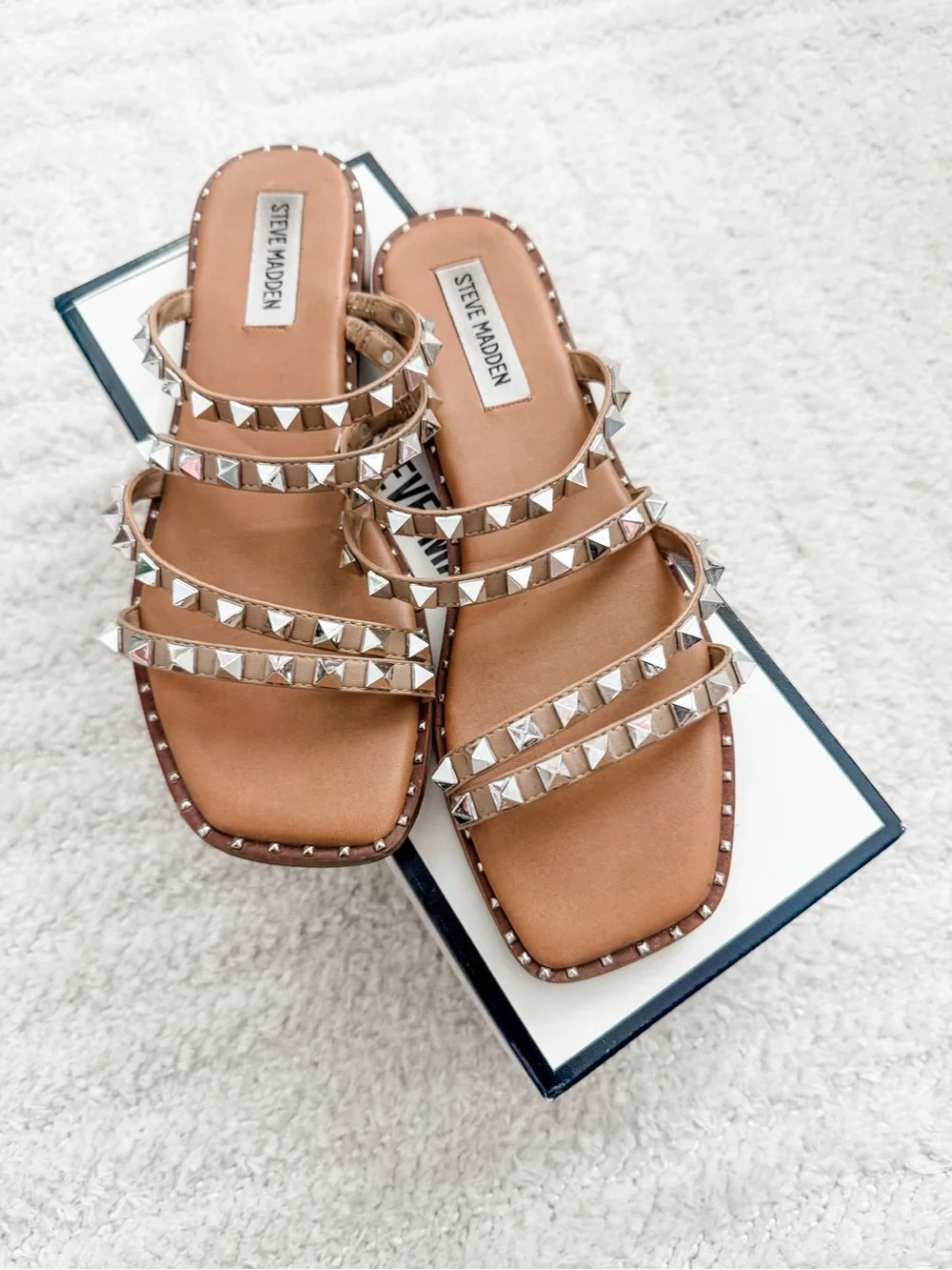 Steve Madden Skyler Silver Stud Sandals - Women’s Size 8 - Picture 1 of 5